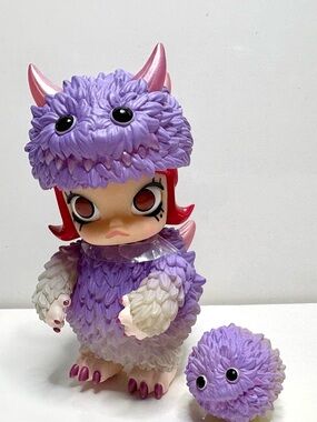 Discontinued Monster Fluffy Molly from the Erosion series.